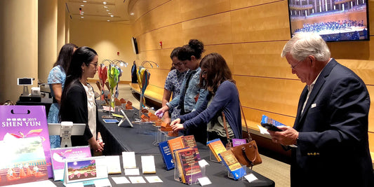 Shen Yun Collections Accompanied Shen Yun Symphony Orchestra on its US Tour