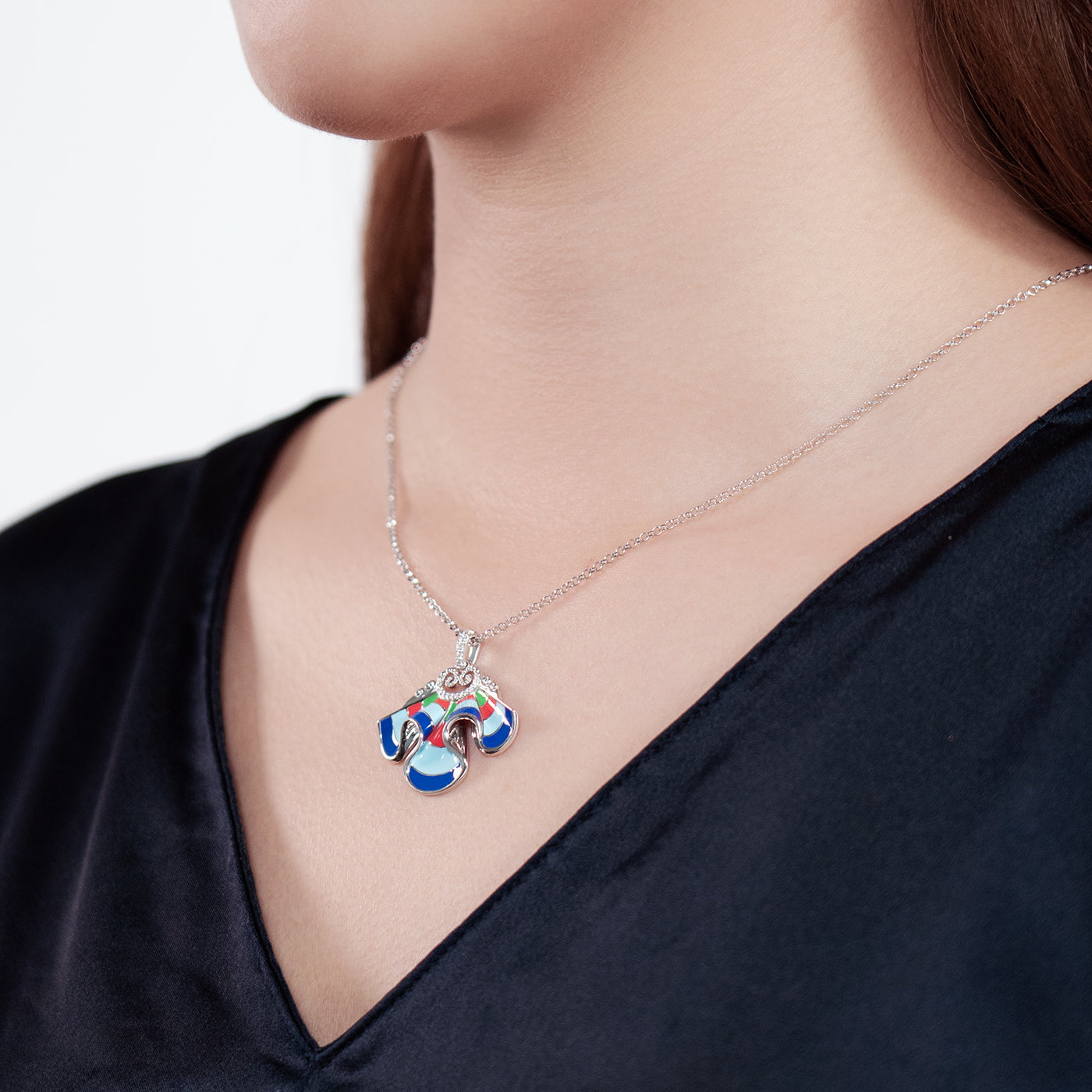 The Elegance of the Yi Necklace Blue