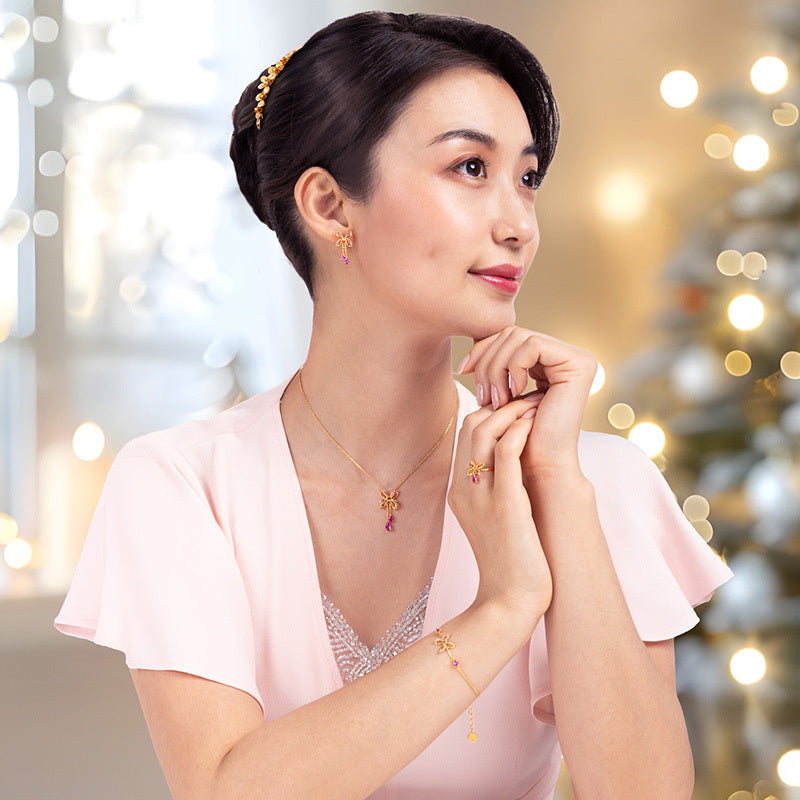 Blissful Knot Necklace Gold